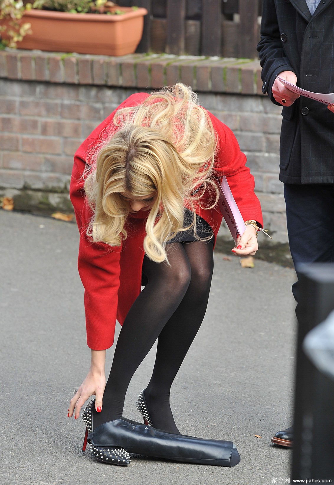 [CELEBRITY NYLON]Holly Willoughby in nylon stockings,pantyhose,tights 4[2]