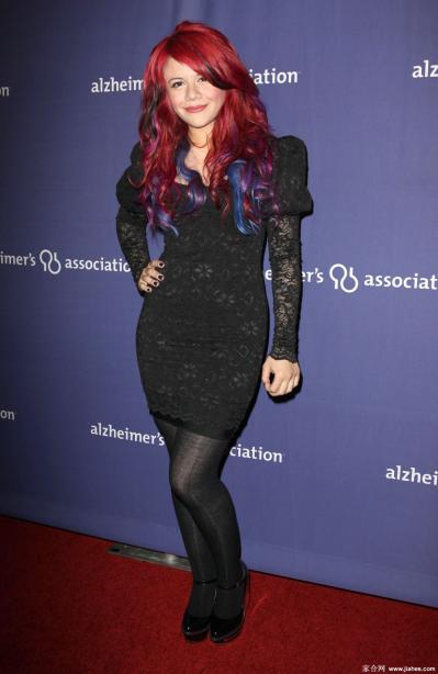 [CELEBRITY HOSIERY]Allison Iraheta in nylon stockings,pantyhose,tights