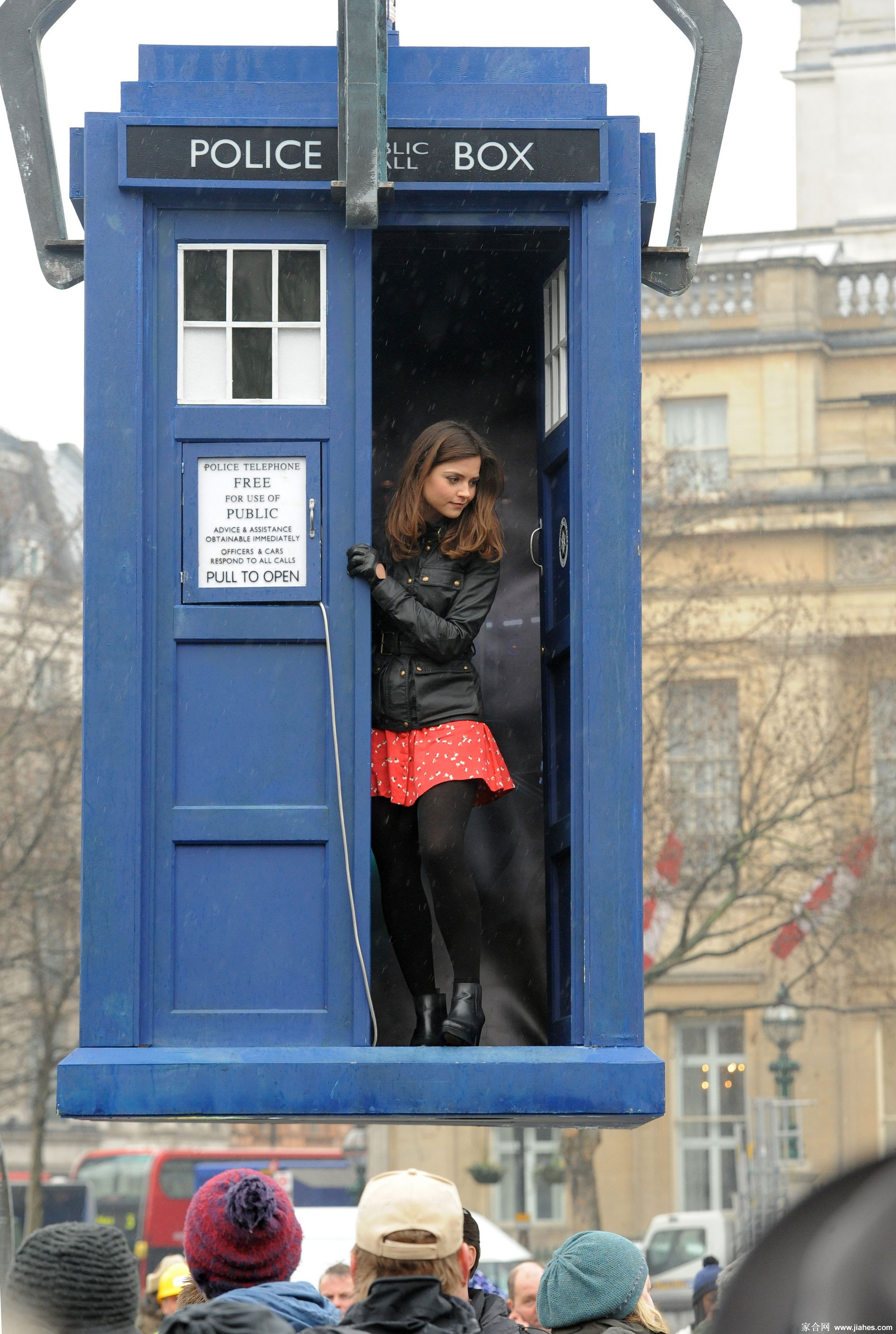 [CELEBRITY PANTYHOSE]Jenna-Louise Coleman in nylon stockings,pantyhose,tights 4[4]