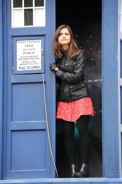 [CELEBRITY PANTYHOSE]Jenna-Louise Coleman in nylon stockings,pantyhose,tights 5