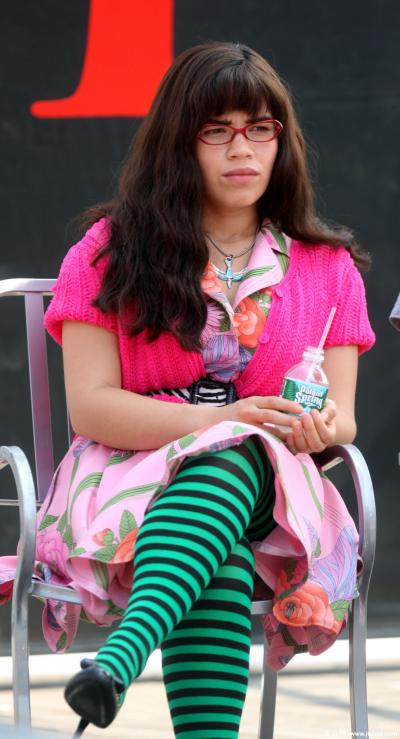 [CELEBRITY NYLON]America Ferrera in nylon stockings,pantyhose,tights