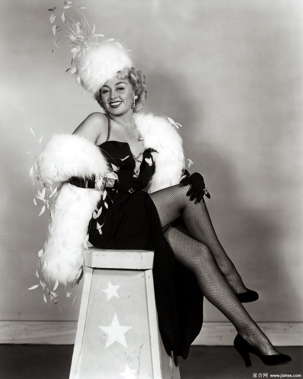 [CELEBRITY NYLON]Joan Blondell in nylon stockings,pantyhose,tights[7]