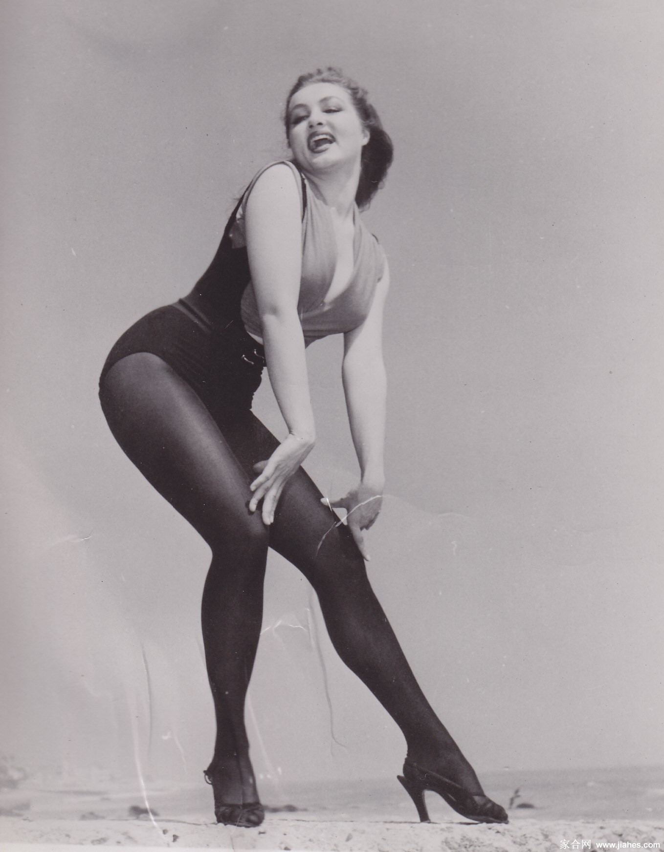 [CELEBRITY PANTYHOSE]Julie Newmar in nylon stockings,pantyhose,tights[2]