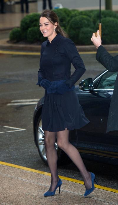 [CELEBRITY PANTYHOSE]Kate Middleton in nylon stockings,pantyhose,tights 5