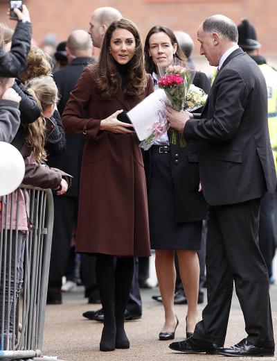 [CELEBRITY PANTYHOSE]Kate Middleton in nylon stockings,pantyhose,tights 17