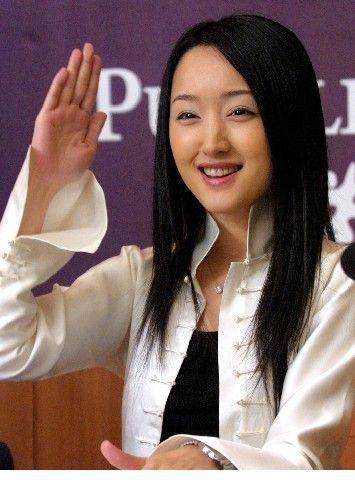 杨钰莹羞辱门真相曝光 玉女掌门笑颜面对