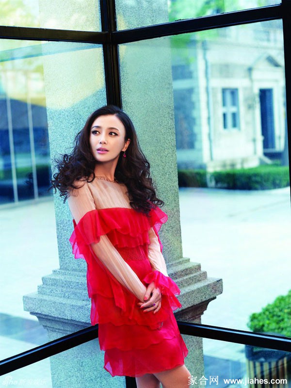 秦岚登时尚杂志封面 美丽高贵谈生活[5]