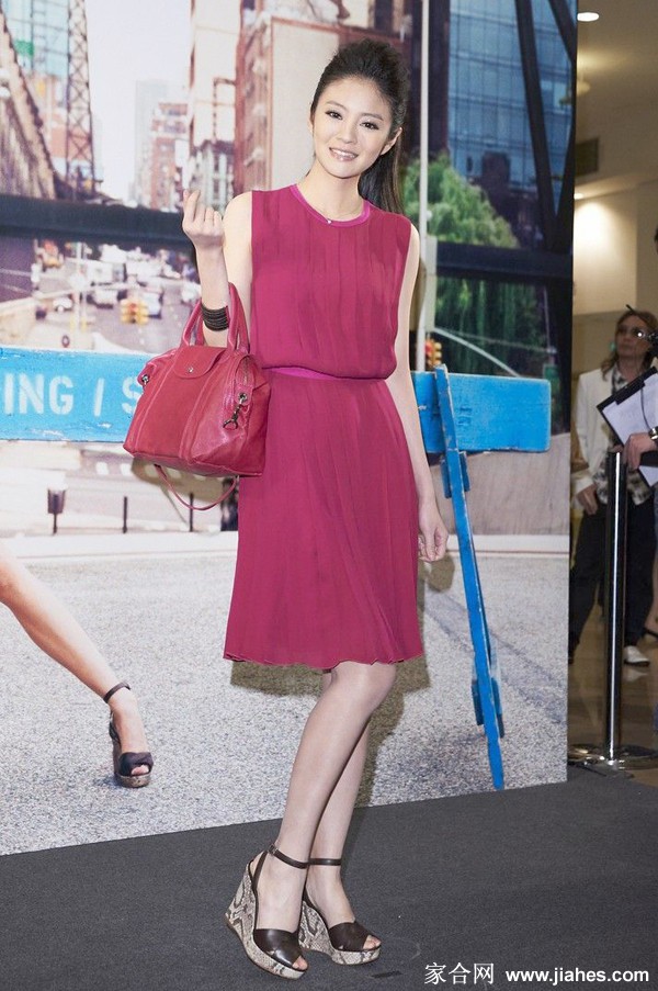 安以轩素颜照,安以轩黑丝袜,安以轩恨天高,安以轩超短裙,安以轩脚丫,安以轩大白腿[13]