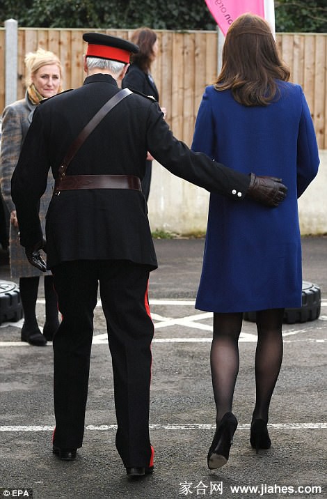 凯特・米德尔顿王妃(Kate Middleton)素颜照,黑丝袜(pantyhose tights),恨天高(highheels),超短裙(upskirt),脚丫,大白腿[2]