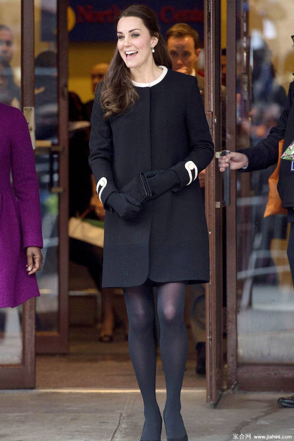 凯特・米德尔顿王妃(Kate Middleton)美脚(beautyleg),厚丝袜(pantyhose stocking),下半身,黑皮裤,美腿炮架,紧身裤(tights)[5]