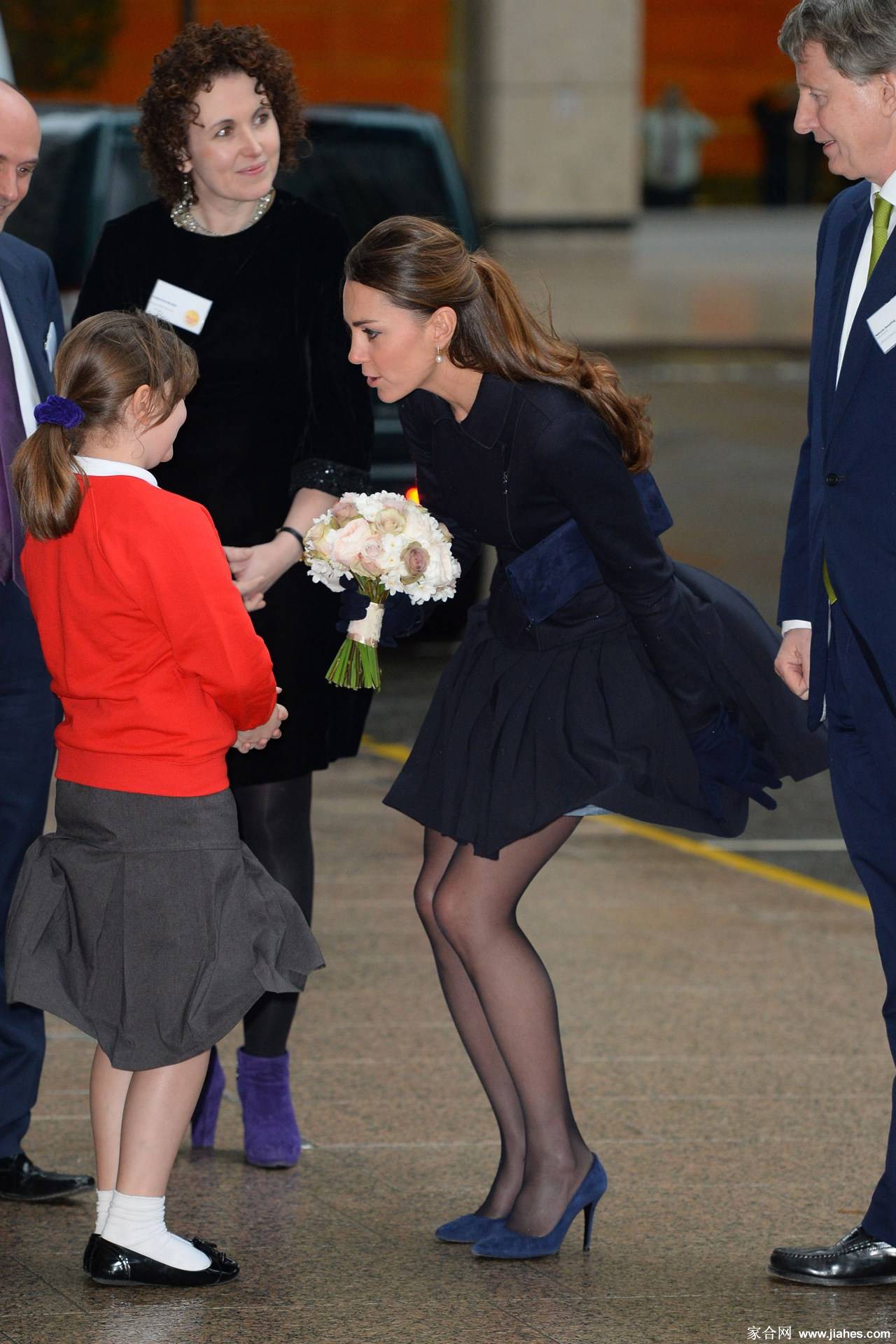 凯特・米德尔顿王妃(Kate Middleton)美脚(beautyleg),厚丝袜(pantyhose stocking),下半身,黑皮裤,美腿炮架,紧身裤(tights)[7]