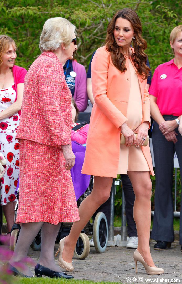 凯特・米德尔顿王妃(Kate Middleton)美脚(beautyleg),厚丝袜(pantyhose stocking),下半身,黑皮裤,美腿炮架,紧身裤(tights)[19]