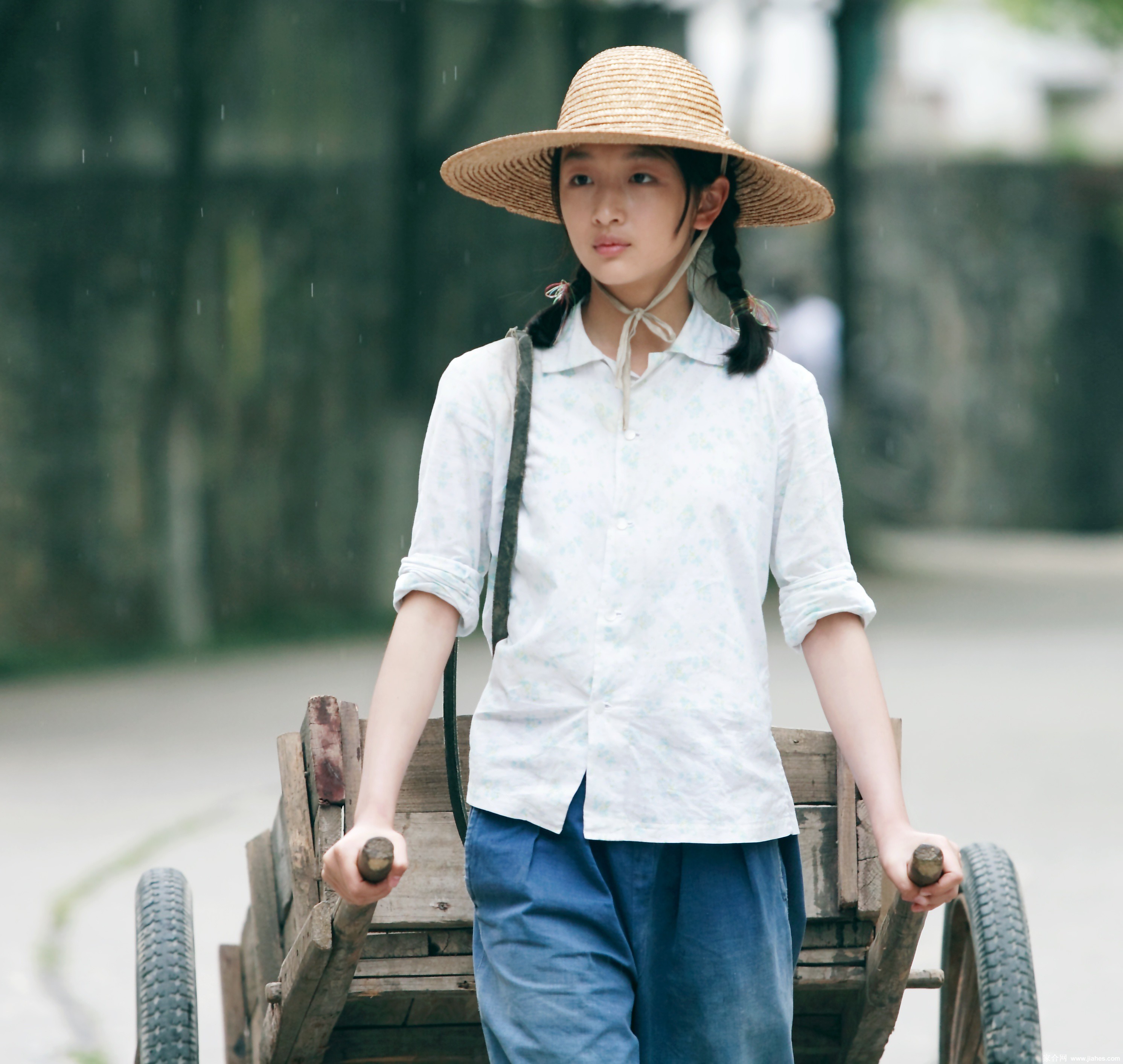 周冬雨演绎的纯美山楂树之恋剧照[19]