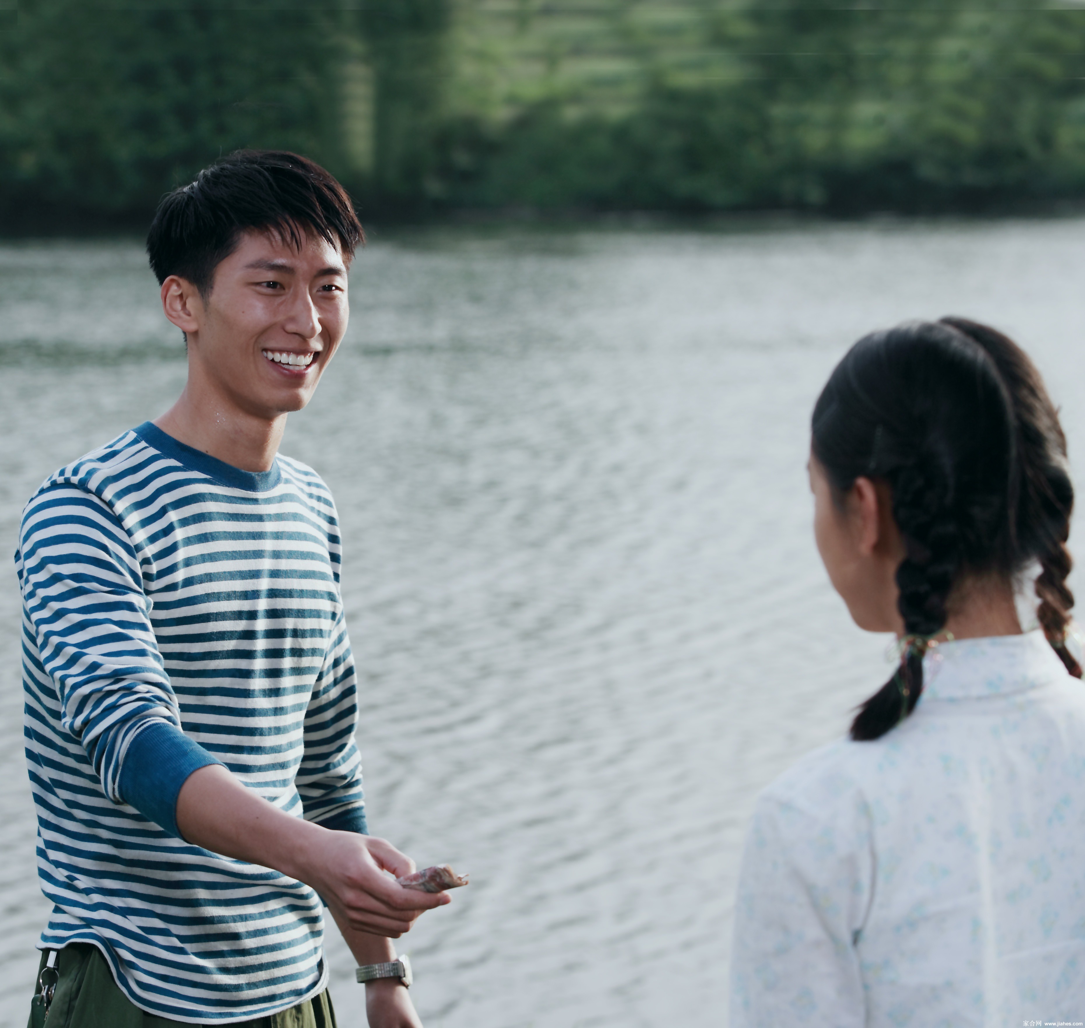 周冬雨演绎的纯美山楂树之恋剧照[32]