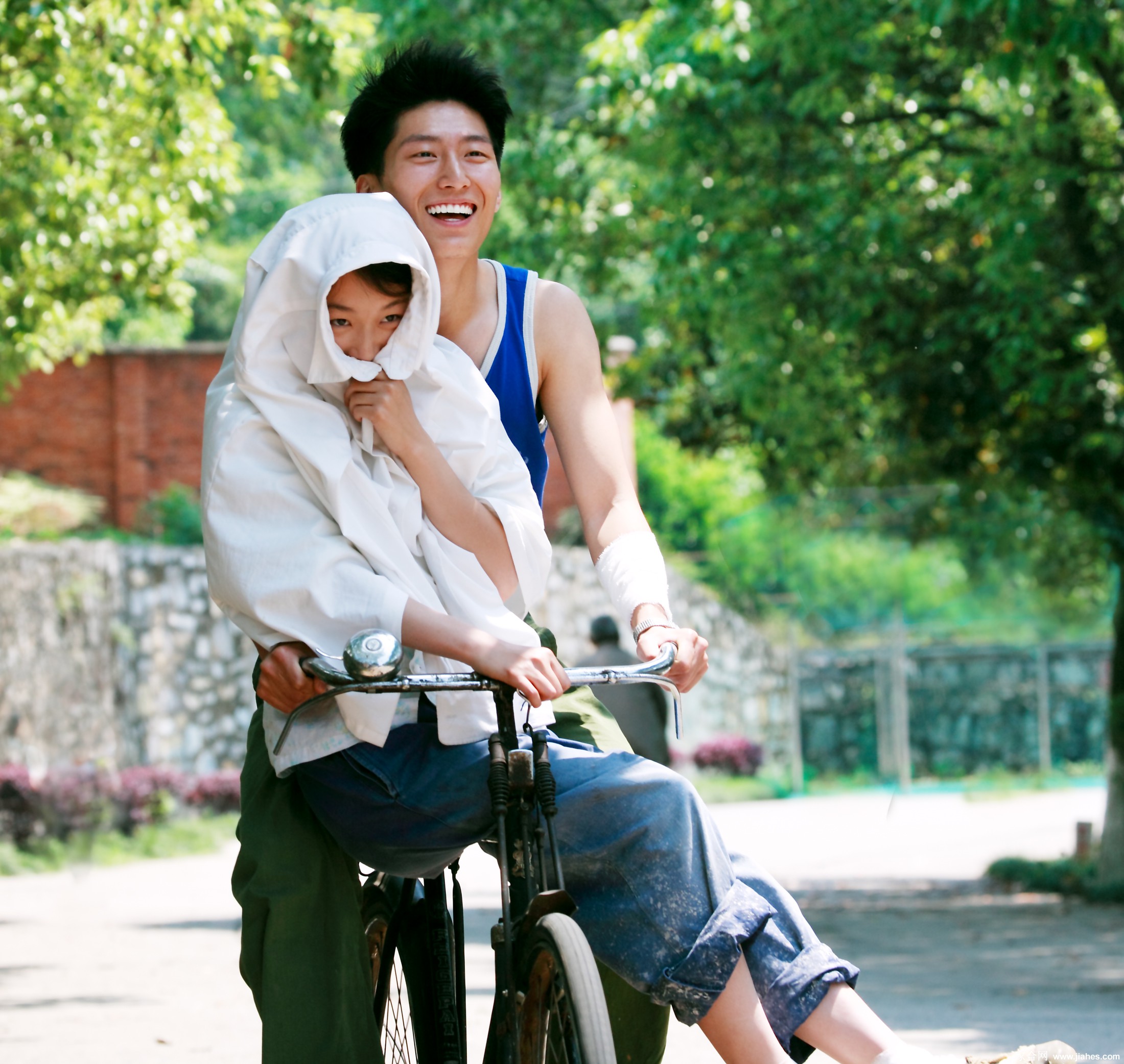 周冬雨演绎的纯美山楂树之恋剧照[36]