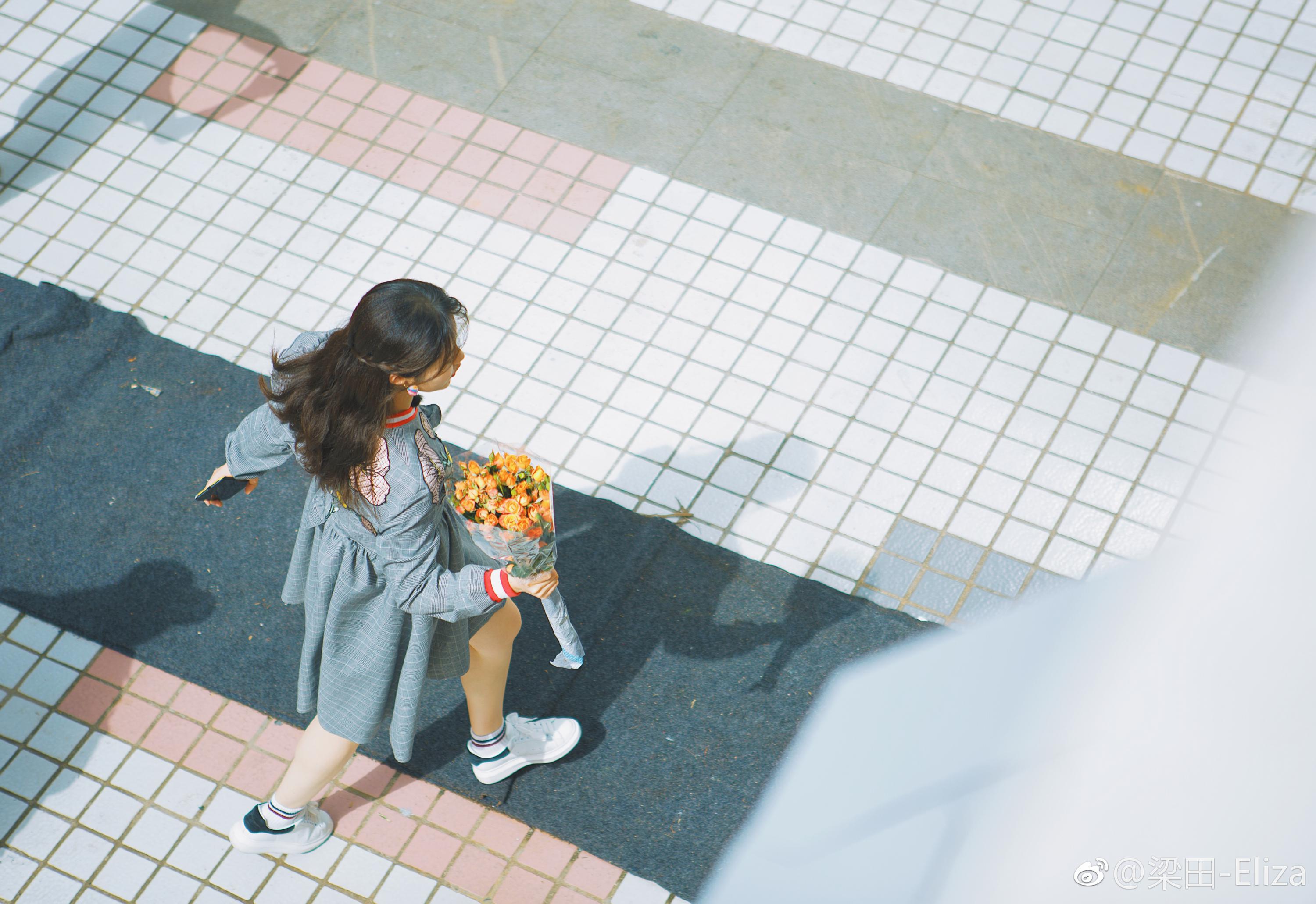 湖南卫视女主持人(主播)梁田青春自拍素颜图片[2]