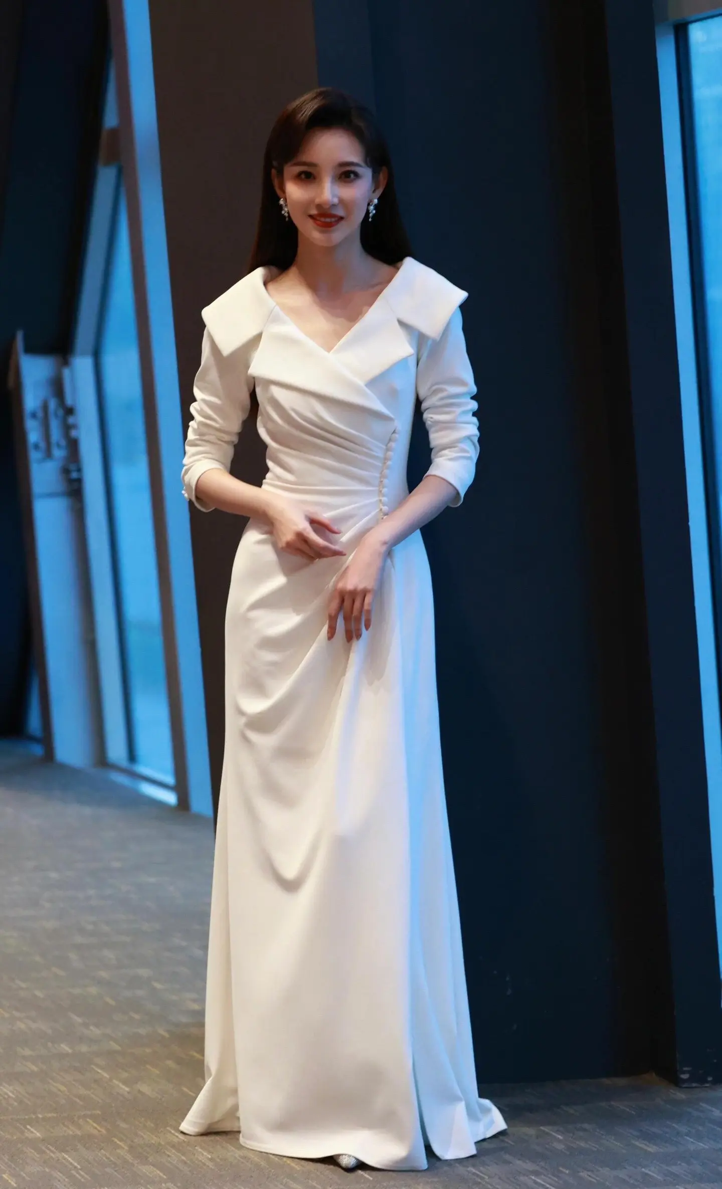 美女主持人马凡舒的舞台新造型，实在美丽[3]