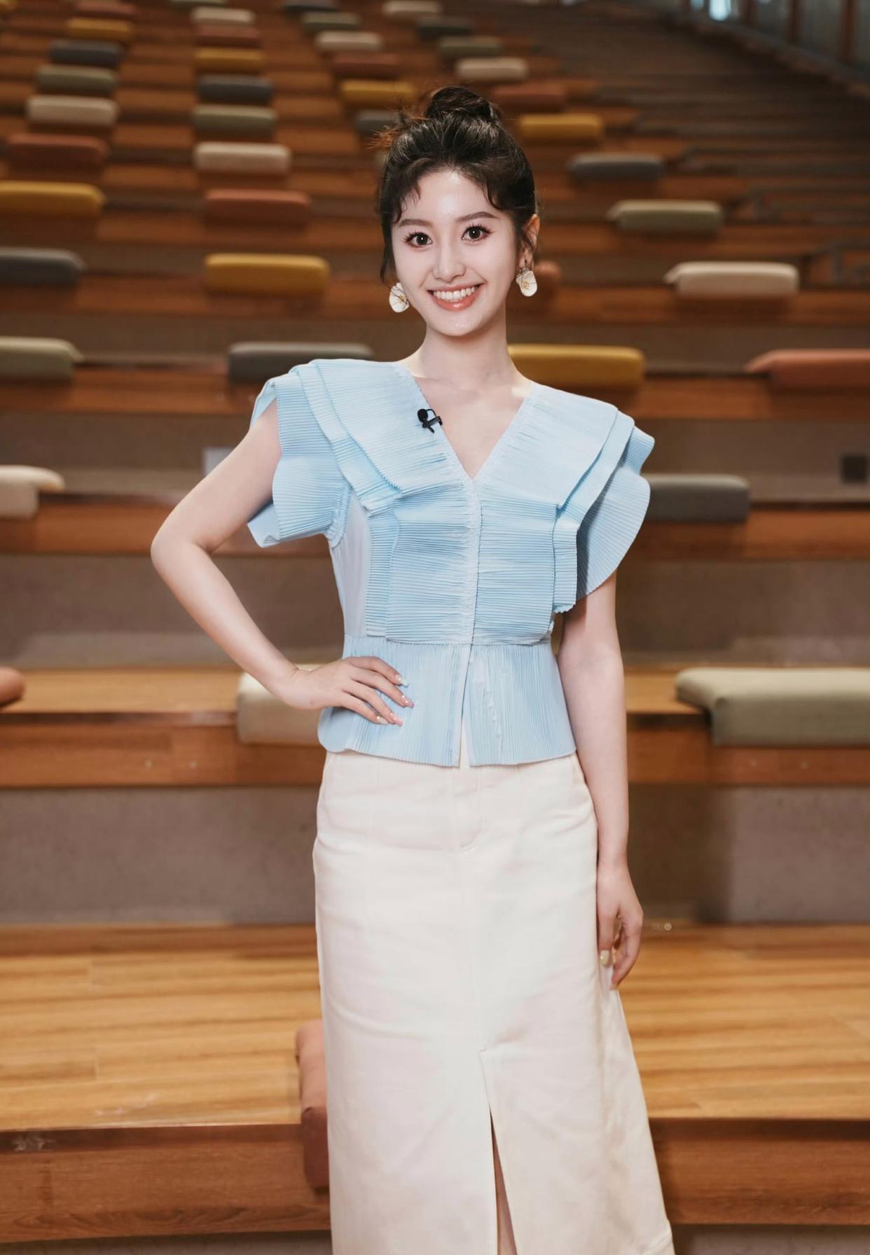 开门大吉二场美女主持人严尚嘉马里奥自信大方写真
