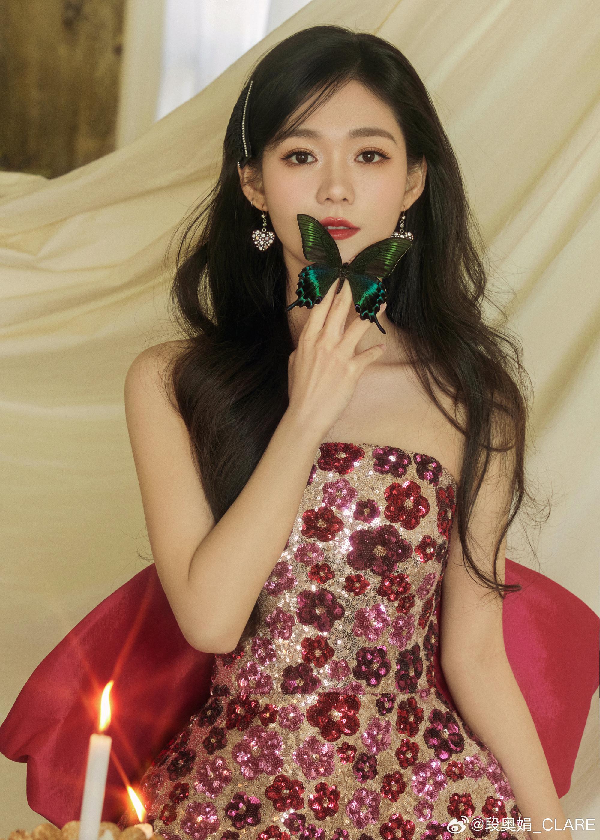 段奥娟丝袜美腿清纯写真自拍[3]