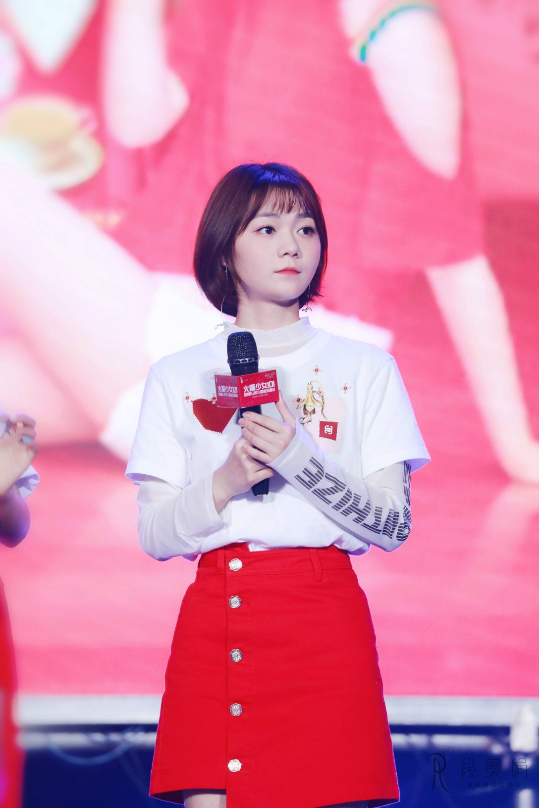 段奥娟短发红色包臀短裙粉丝见面会[3]