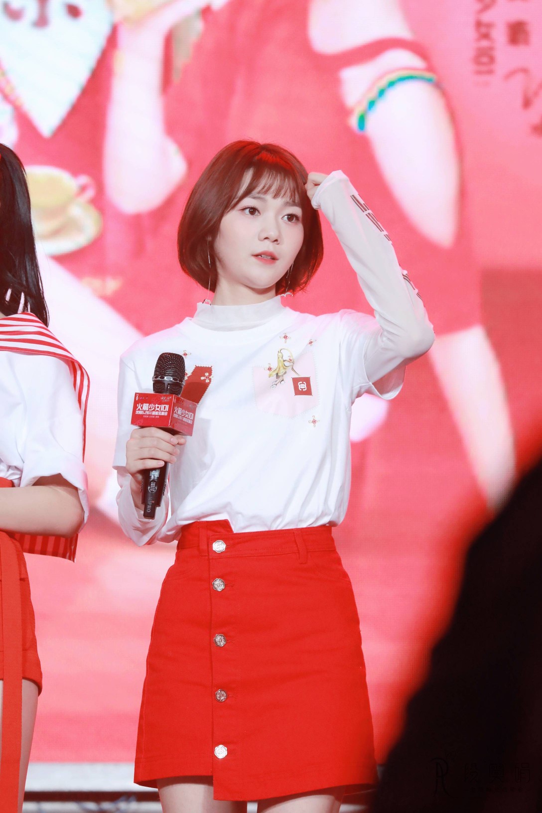 段奥娟短发红色包臀短裙粉丝见面会[4]