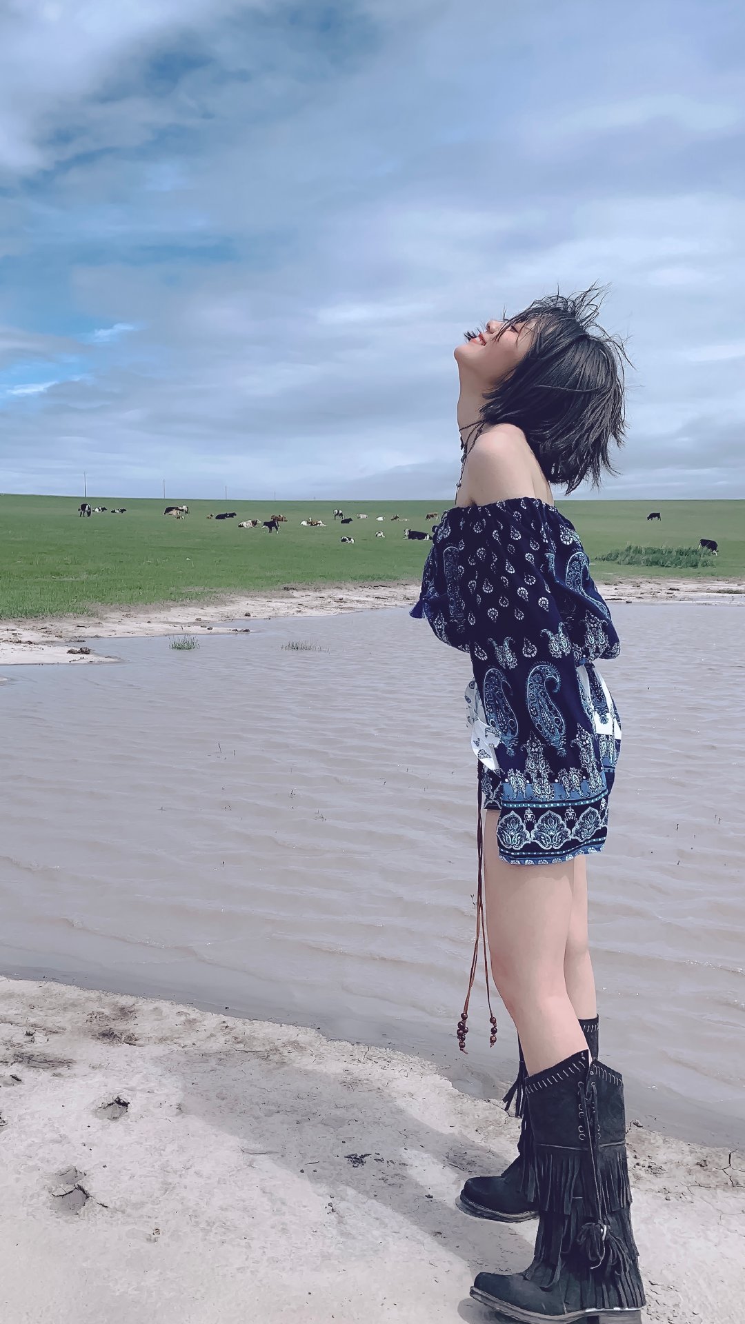 段奥娟短发美腿外拍[2]