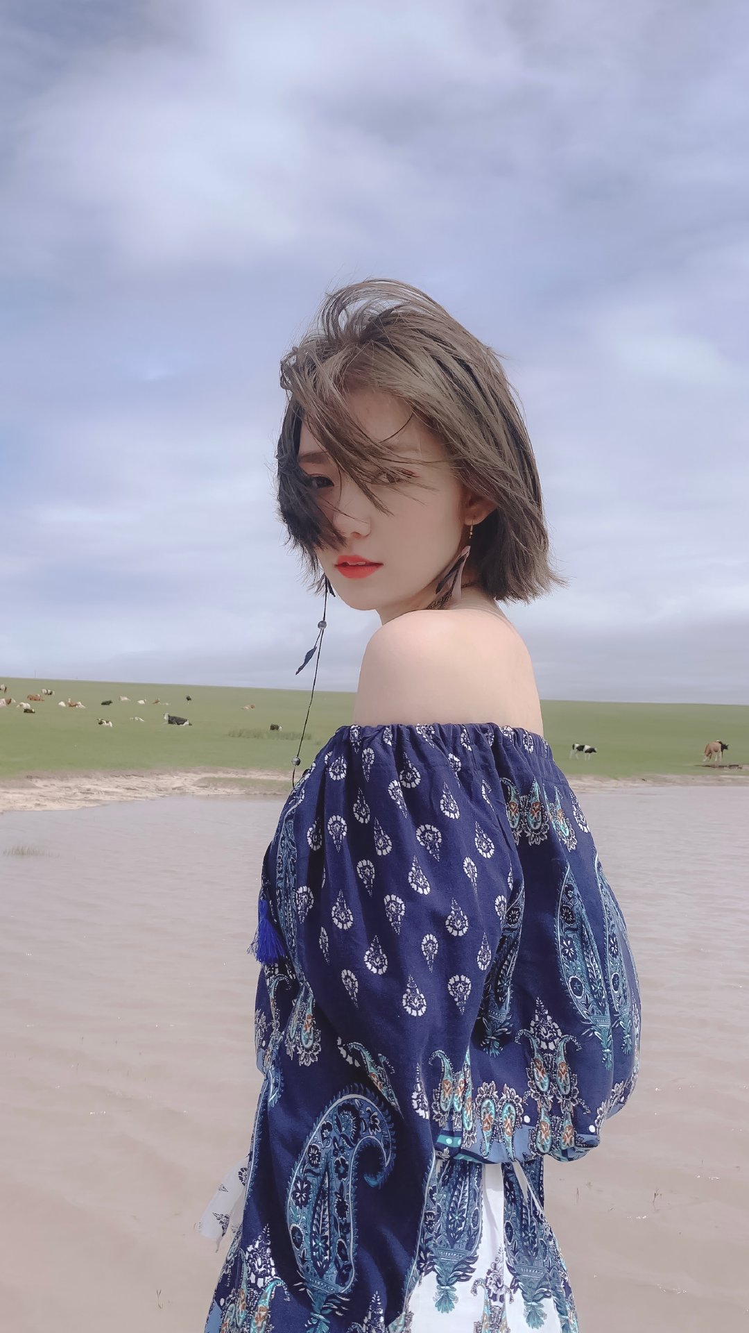 段奥娟短发美腿外拍[5]