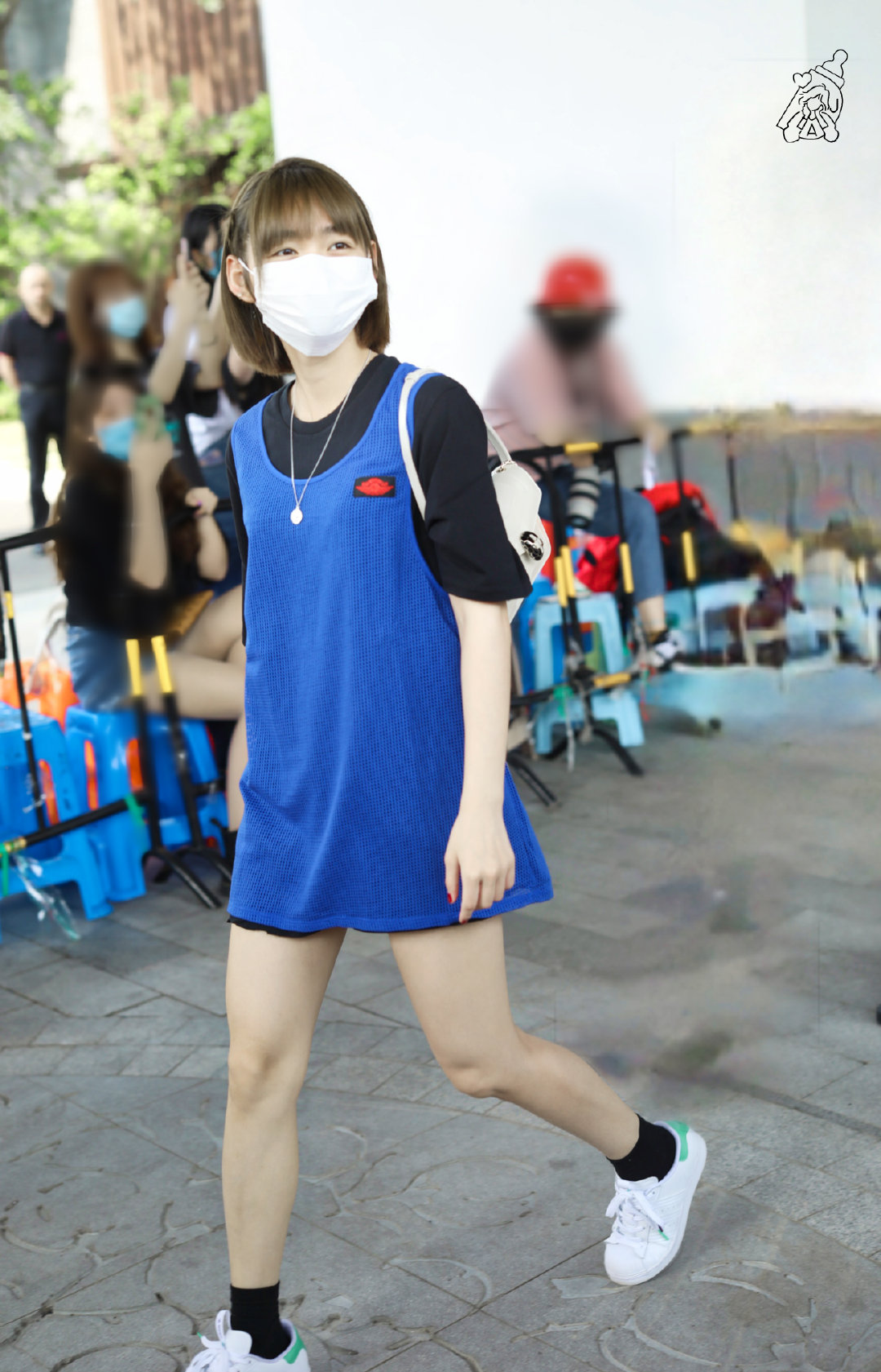 段奥娟短裤大长腿粉丝街拍[2]