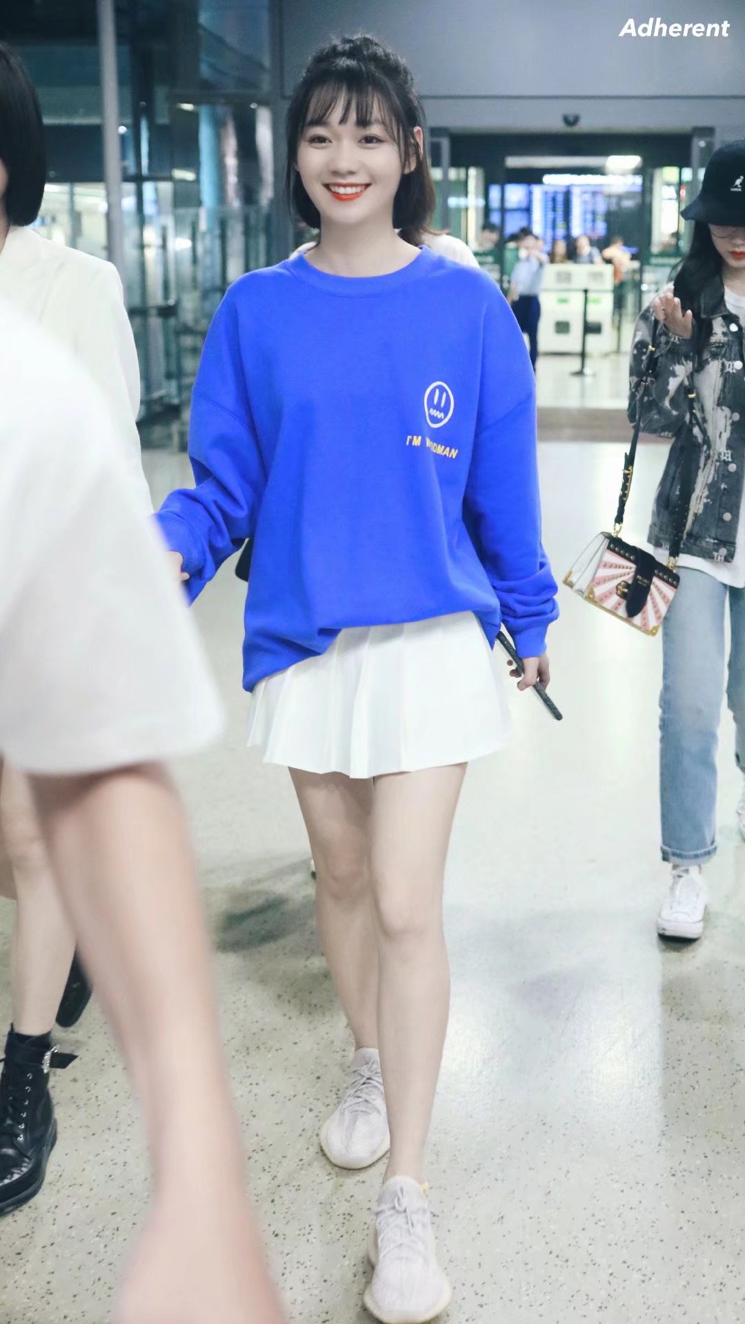 段奥娟短裤大长腿粉丝街拍[3]