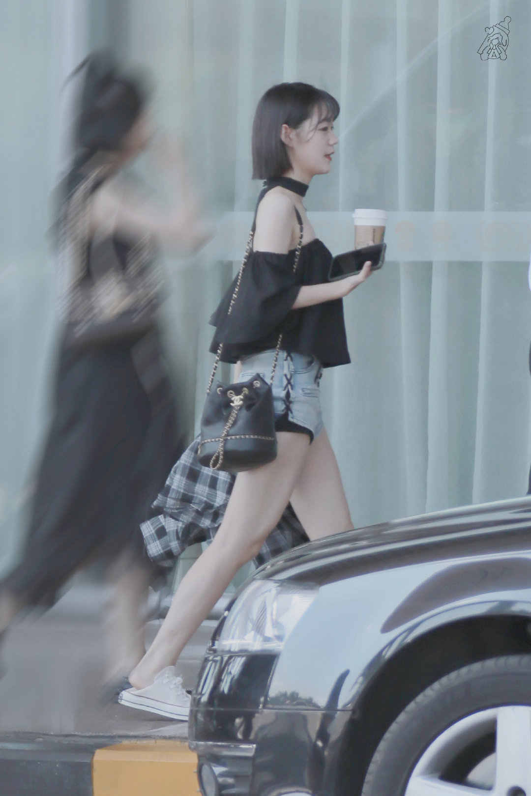 段奥娟短裤大长腿粉丝街拍[9]