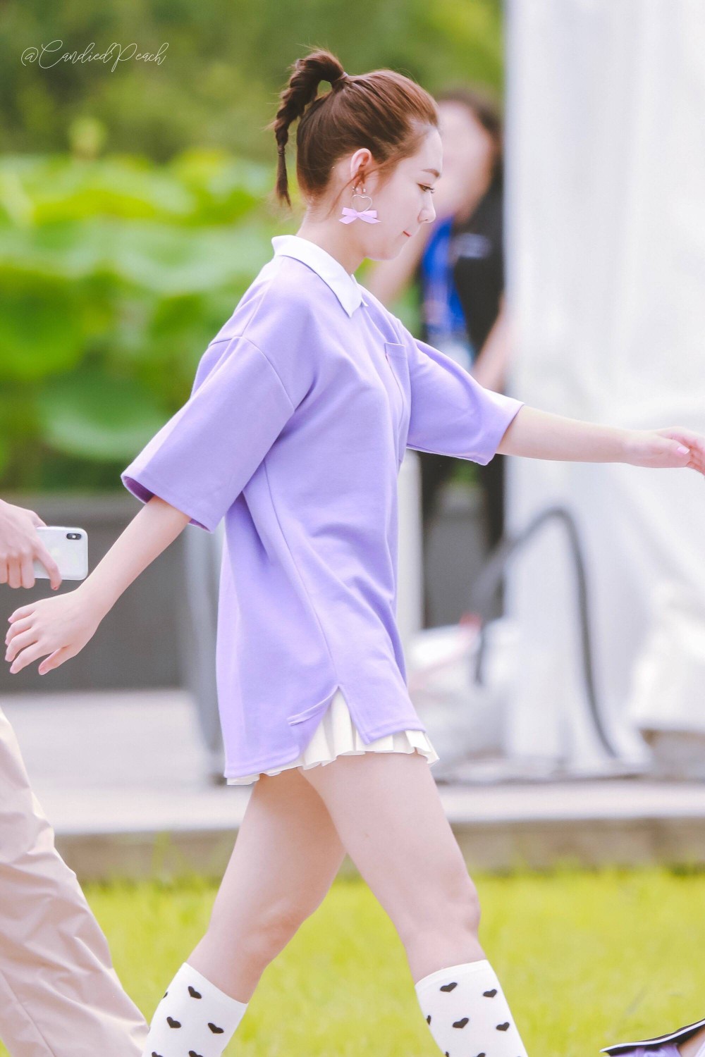 段奥娟素颜街拍美腿迷人[5]