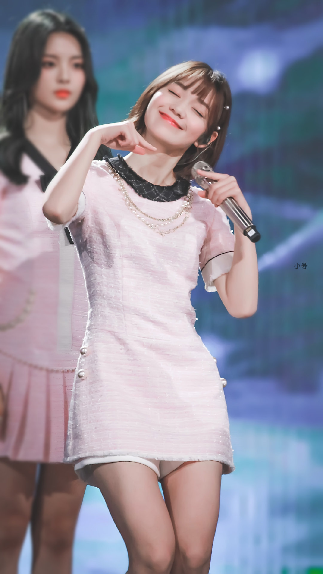 段奥娟丝袜美腿演唱会迷人