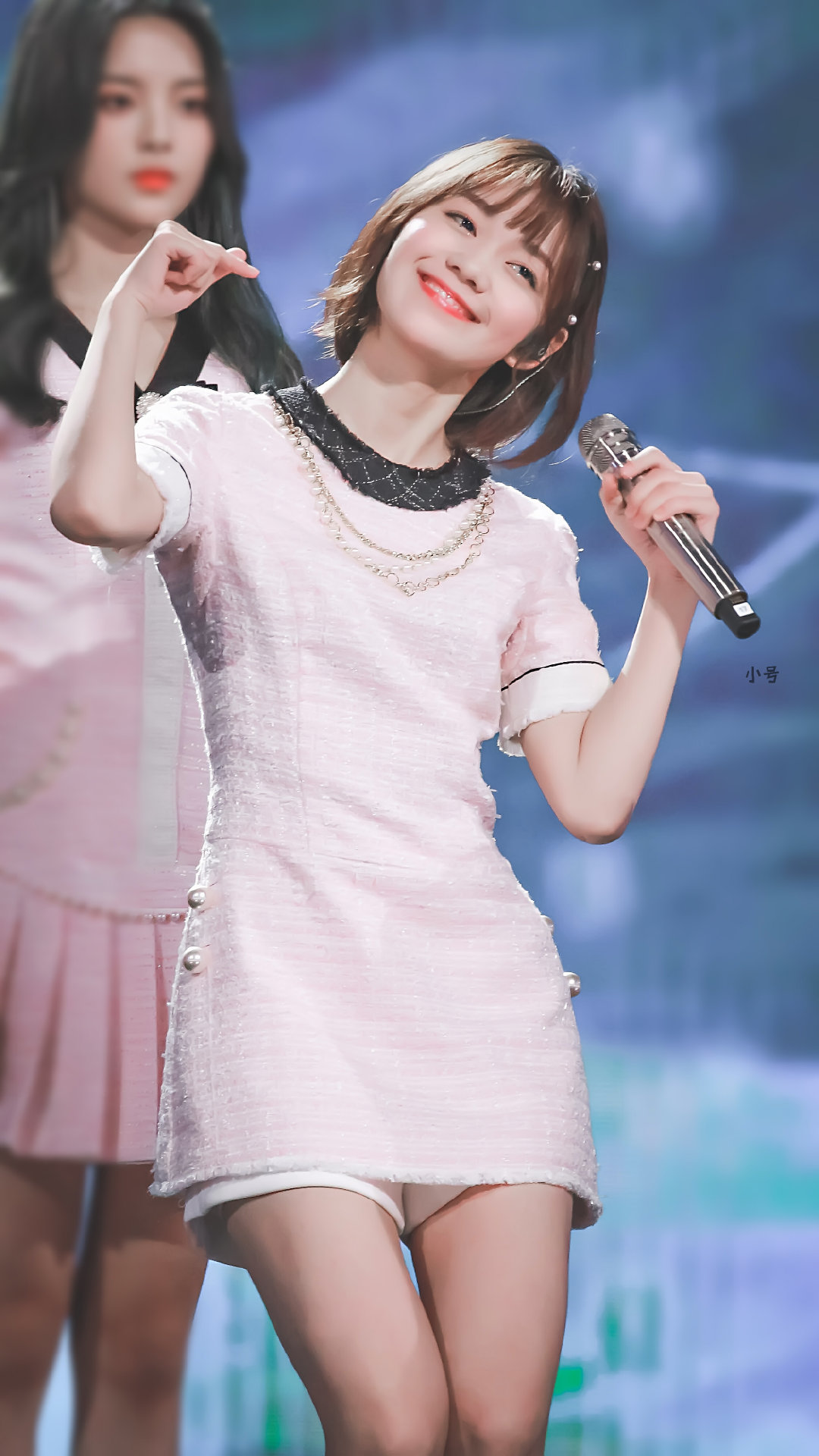 段奥娟丝袜美腿演唱会迷人[2]