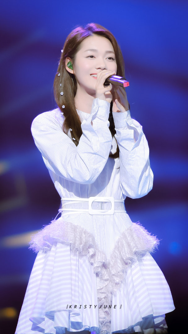 段奥娟丝袜美腿演唱会迷人[4]