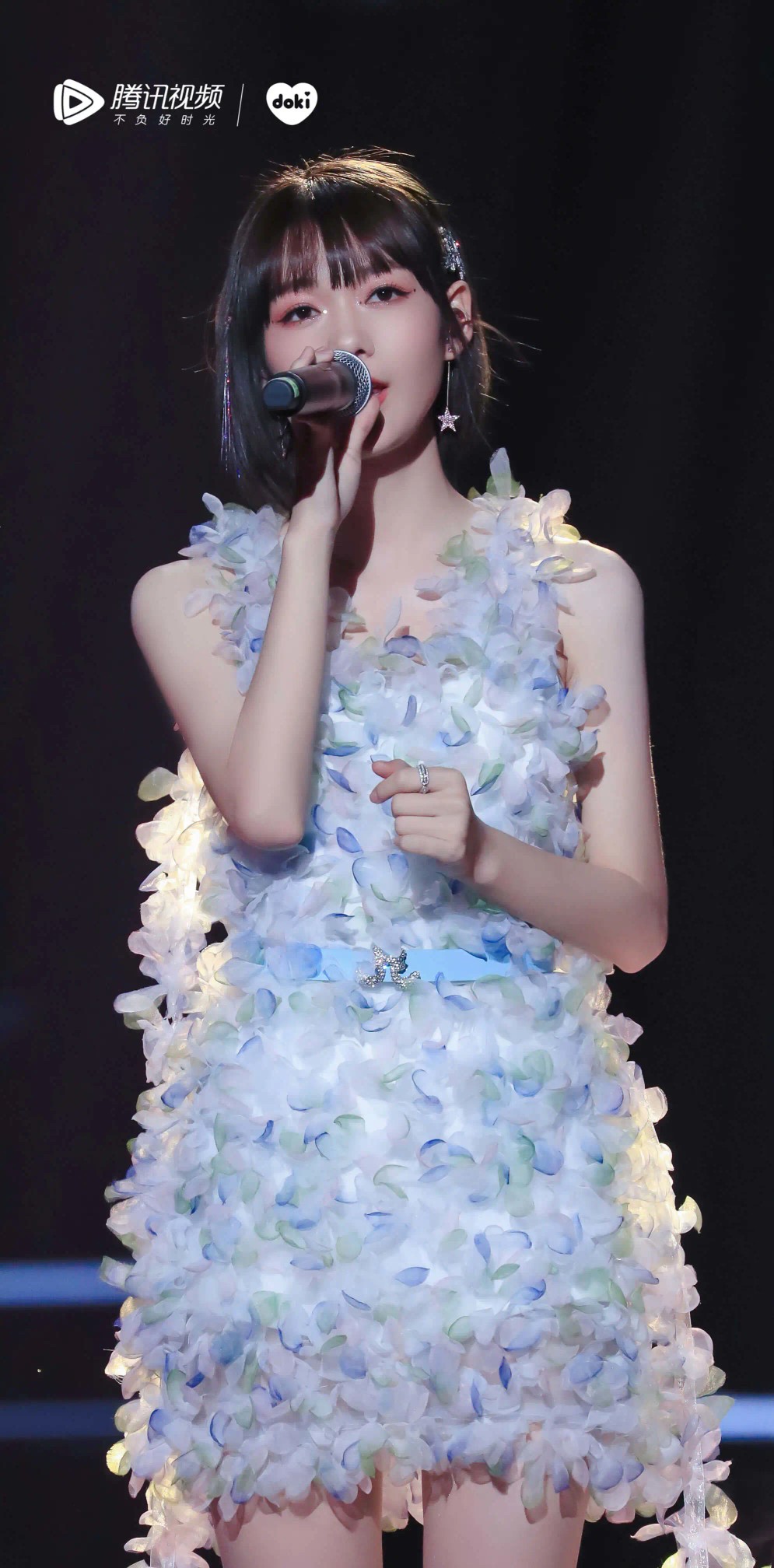 段奥娟丝袜美腿演唱会迷人[7]