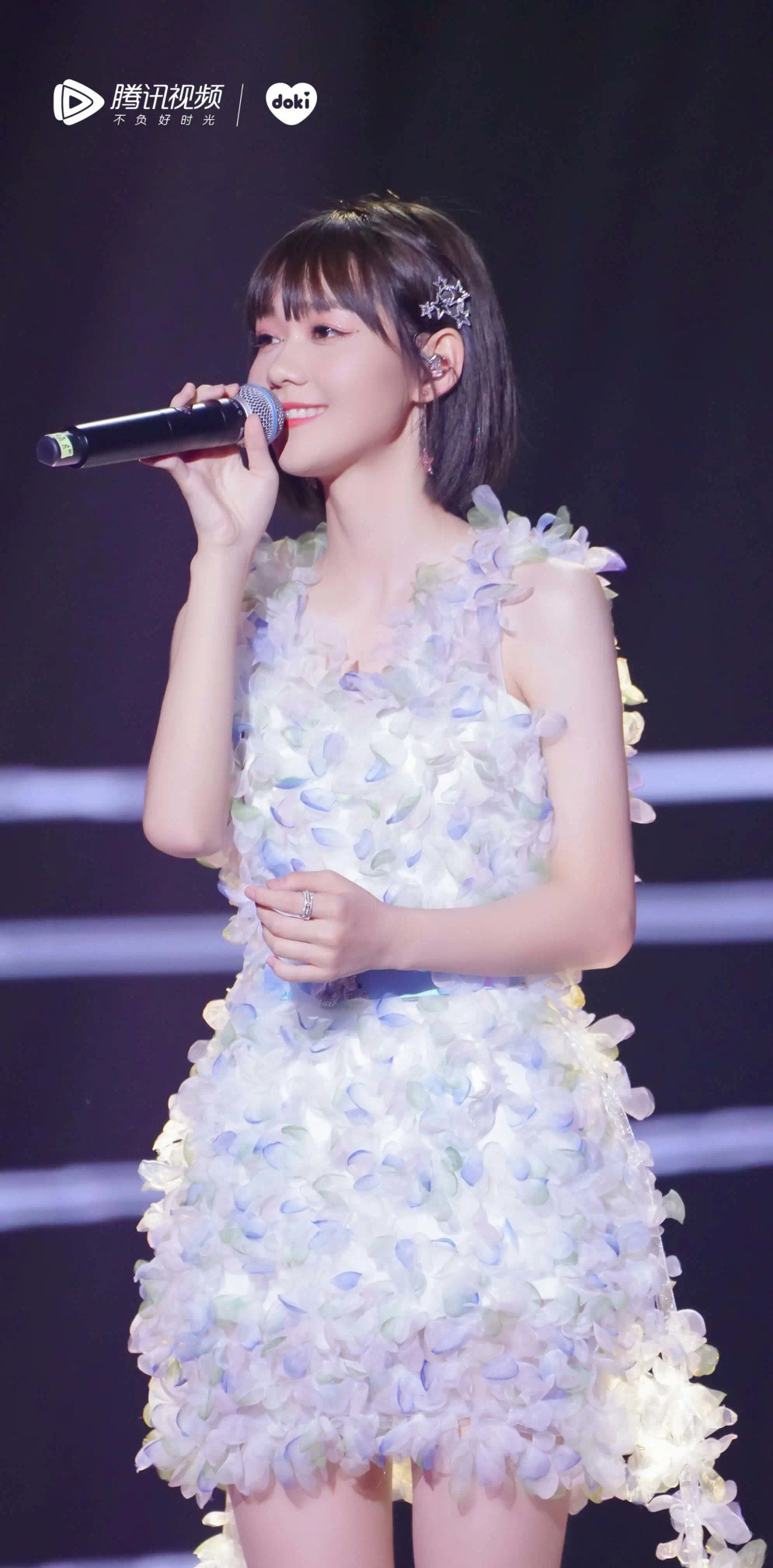 段奥娟丝袜美腿演唱会迷人[8]