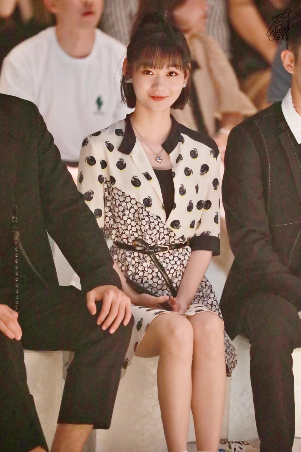 段奥娟丝袜美腿现场演唱会[9]