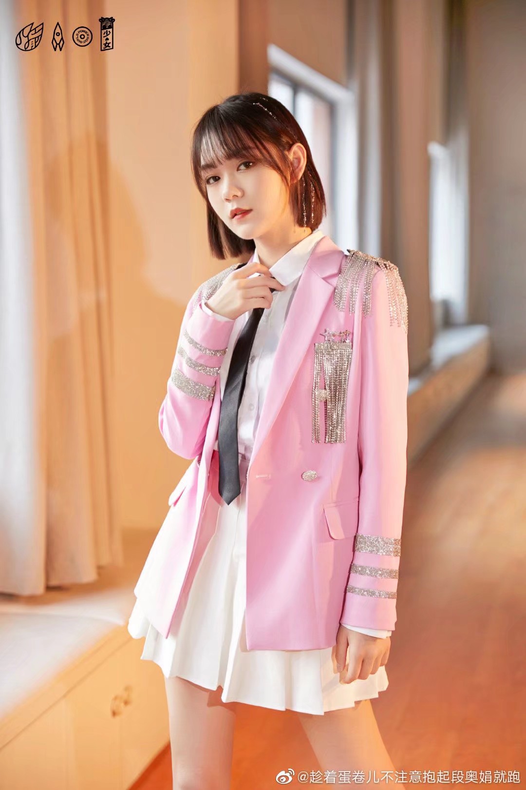 段奥娟少女制服短裙美腿诱惑[9]