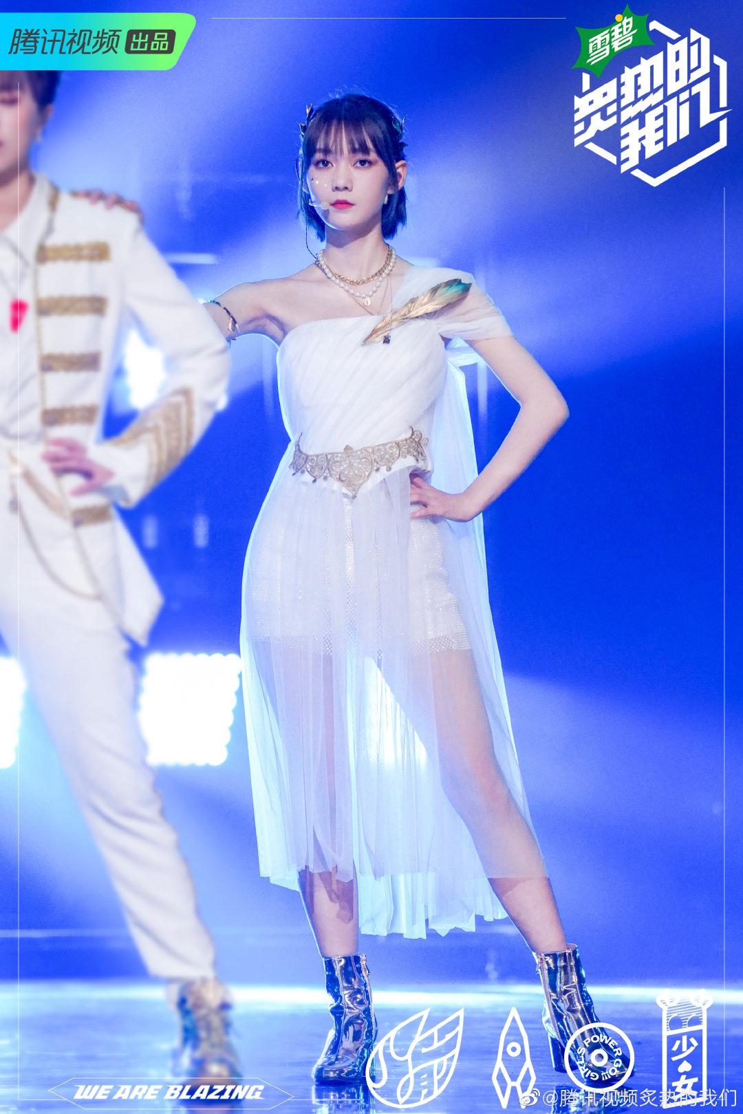 段奥娟演唱会现场照美腿迷人[3]