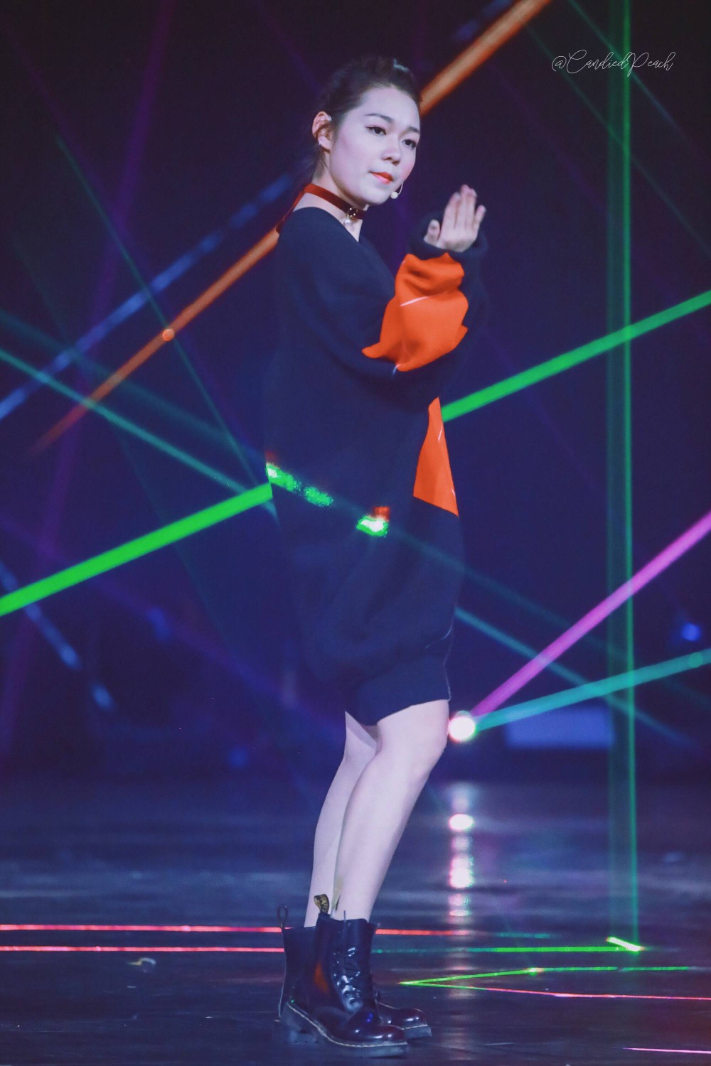 段奥娟演唱会现场照美腿迷人[7]