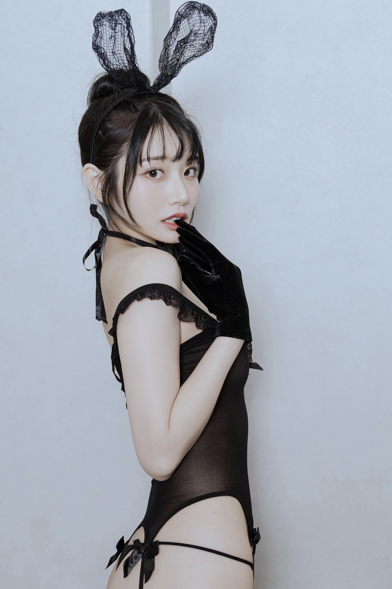 女教师河北彩伽制服黑丝袜美腿高跟演绎电车痴汉[7]