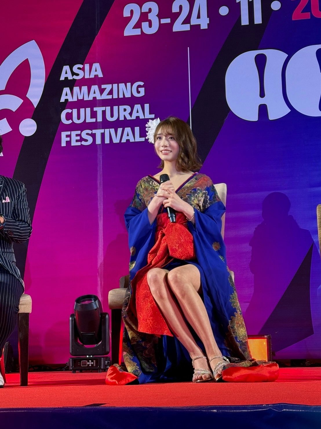 河北彩伽美腿高跟短裙现场照[5]