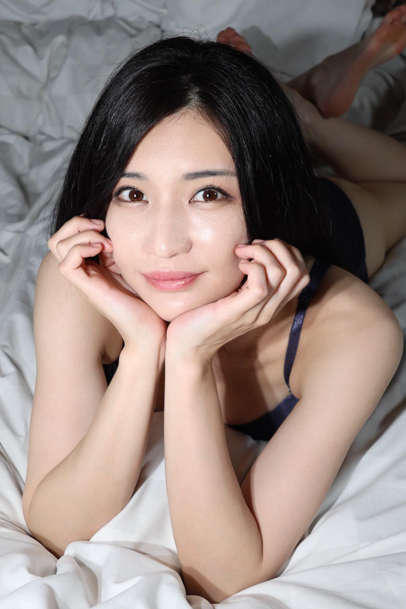 高桥圣子黑色情趣内衣写真[2]