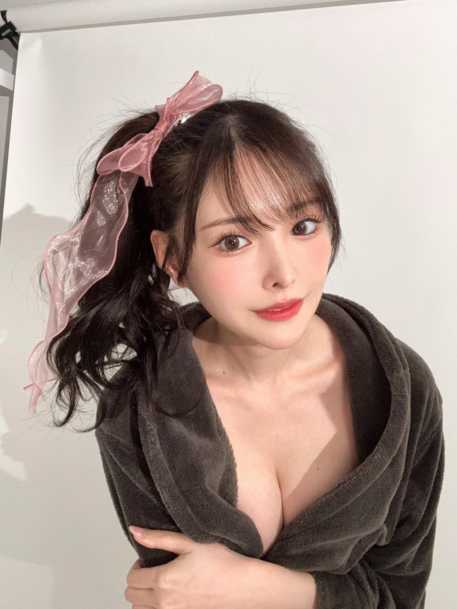 新有菜可爱黑色系拍片现场照[4]