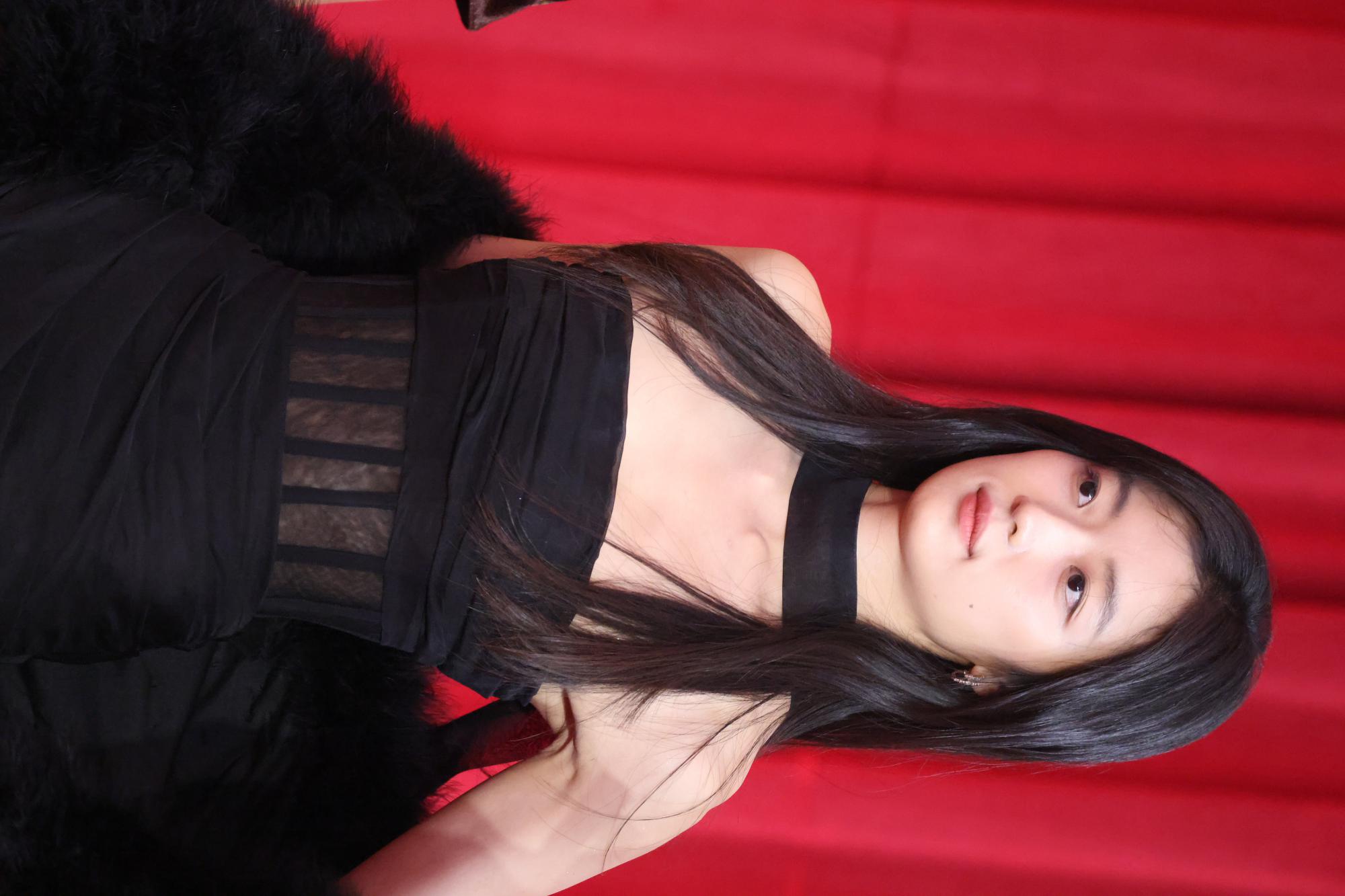 孙千黑丝美腿高跟全身正面现场生图照[10]