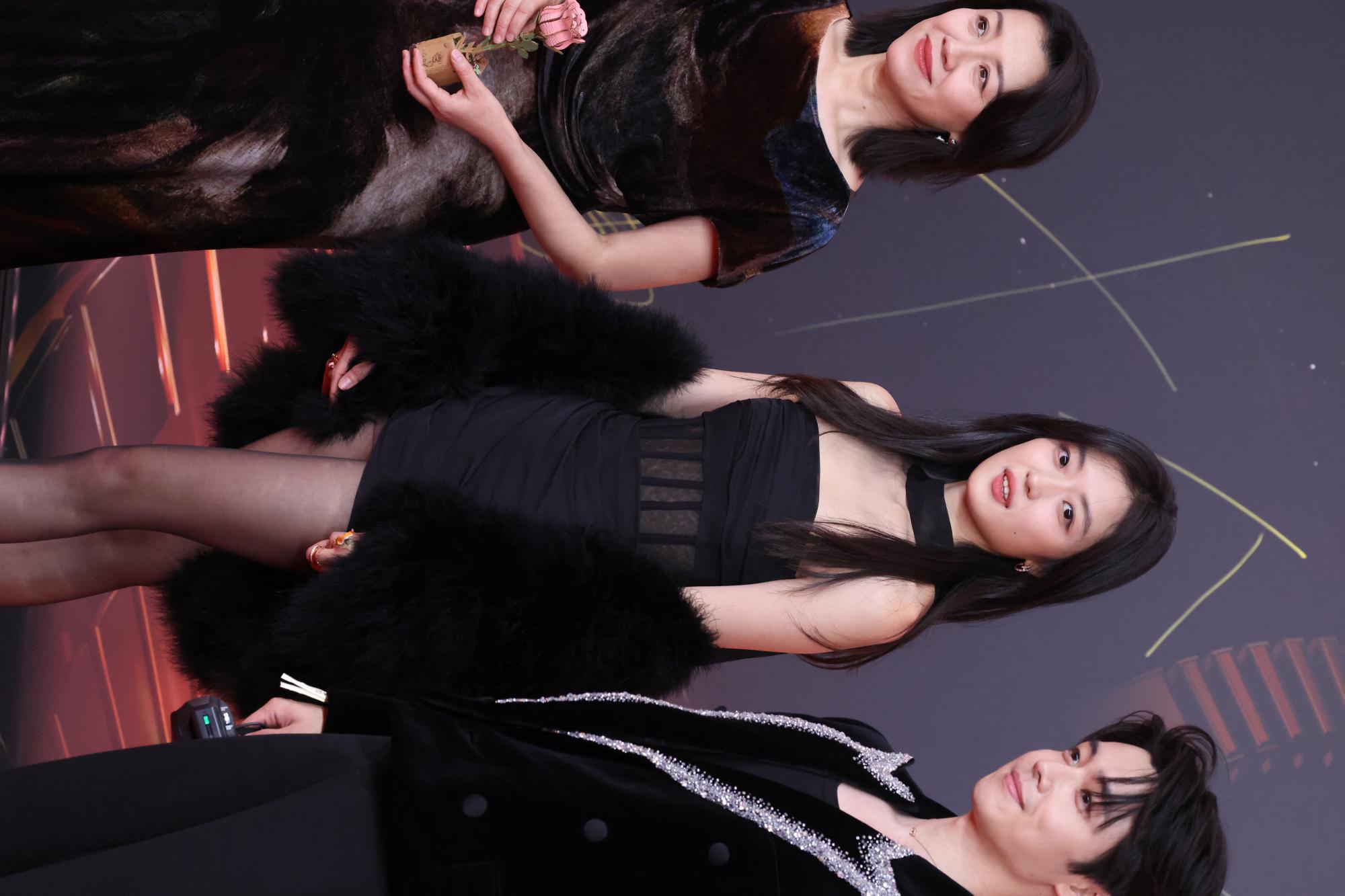 孙千黑丝美腿高跟正面半身连拍生图照[2]