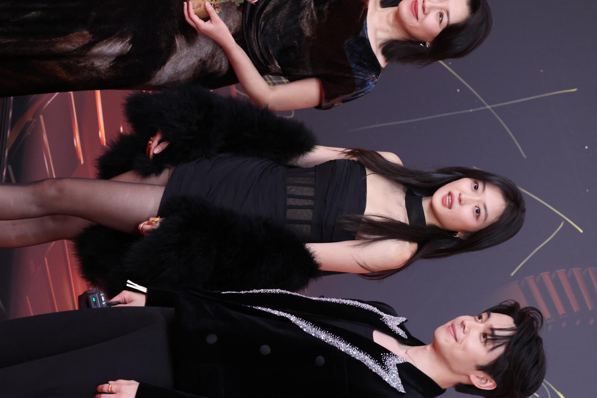 孙千黑丝美腿高跟正面半身连拍生图照[4]