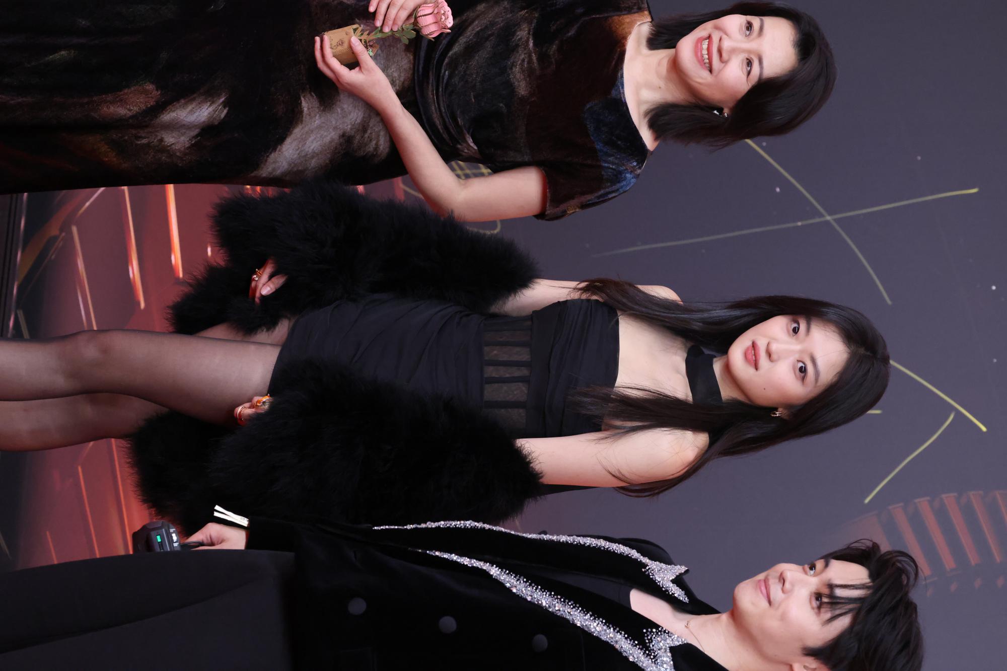 孙千黑丝美腿高跟正面半身连拍生图照[6]