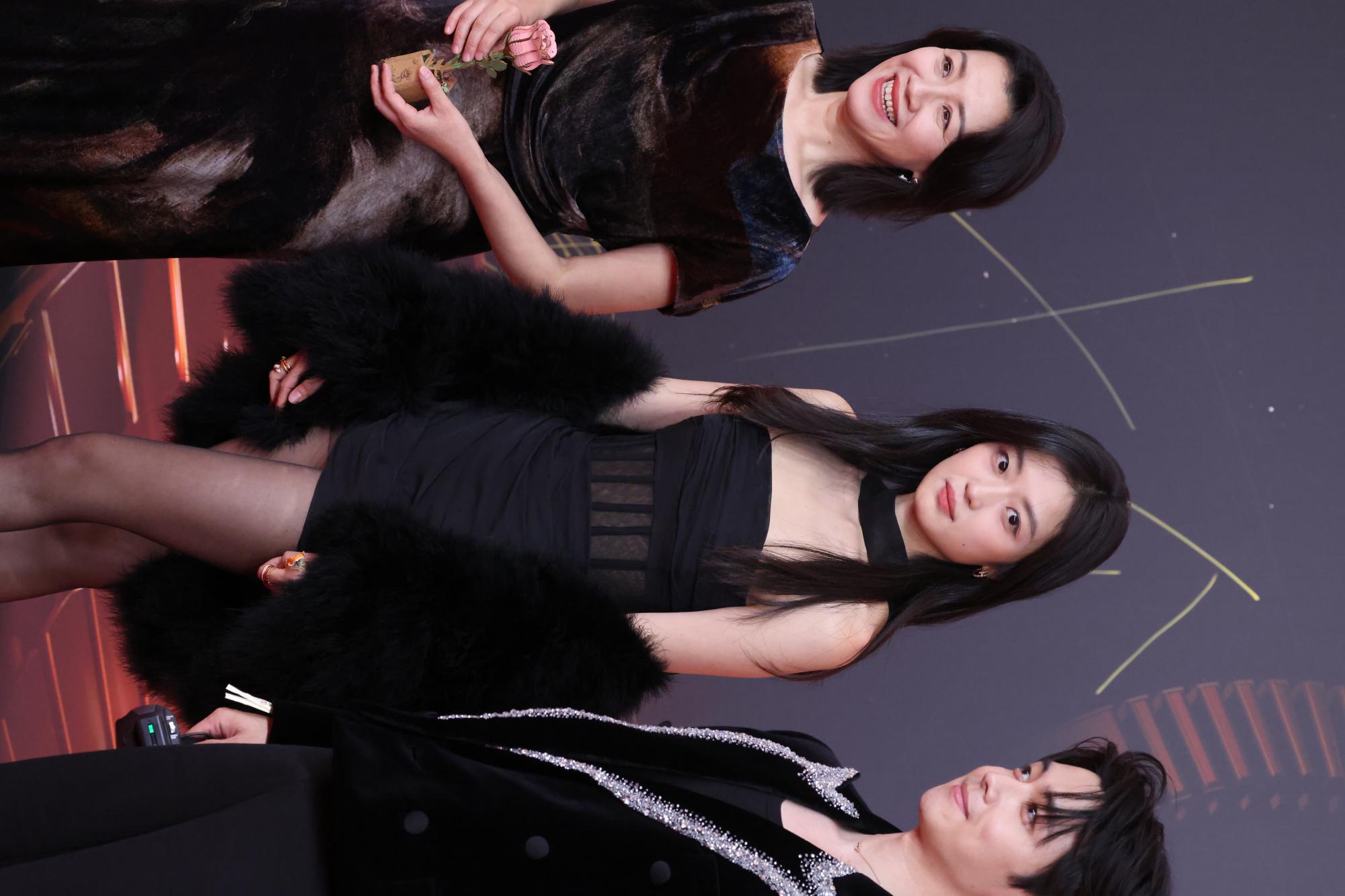 孙千黑丝美腿高跟正面半身连拍生图照[9]