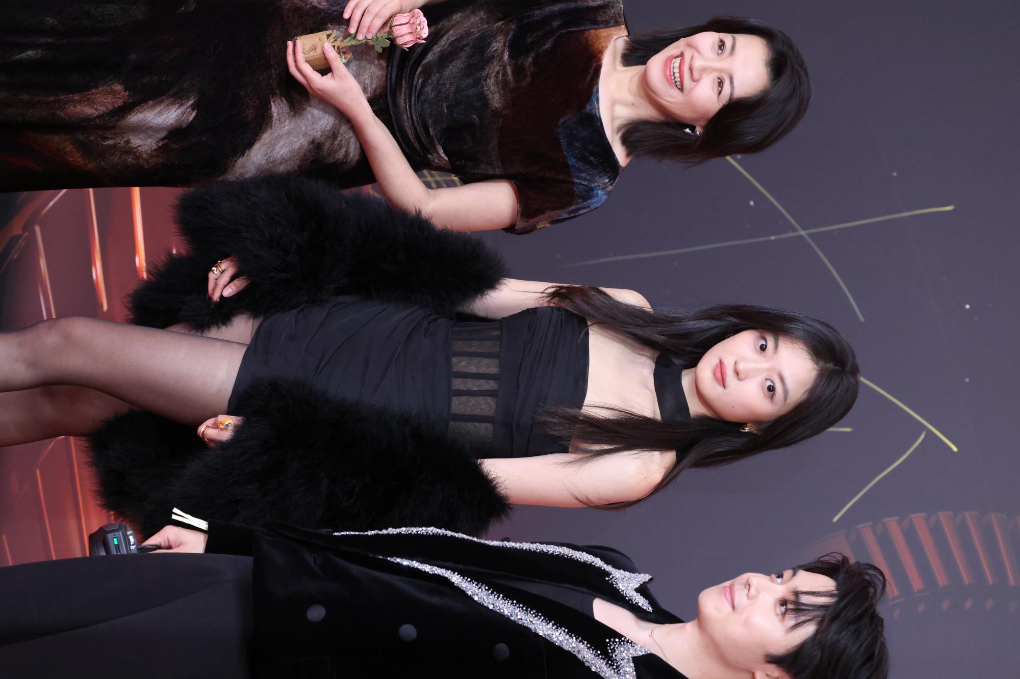 孙千黑丝美腿高跟正面半身连拍生图照[11]